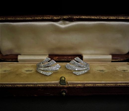 Earrings with Diamonds
    